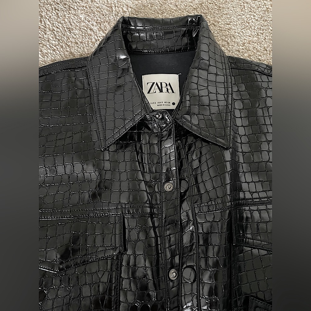 Black animal print shirt with a belt Size: Small